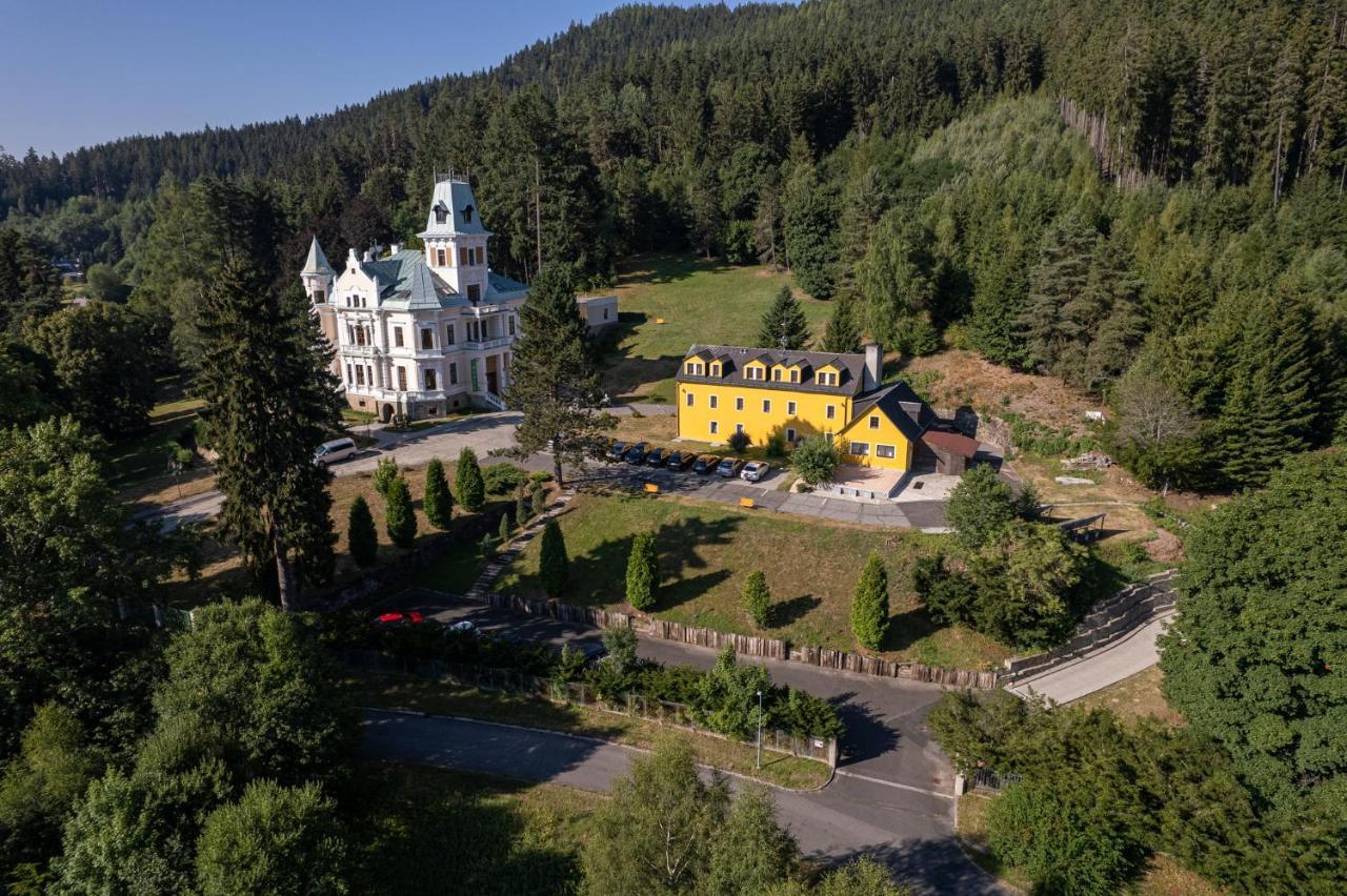 Hotel U Zamecku Cihelny カルロヴィ・ヴァリ エクステリア 写真