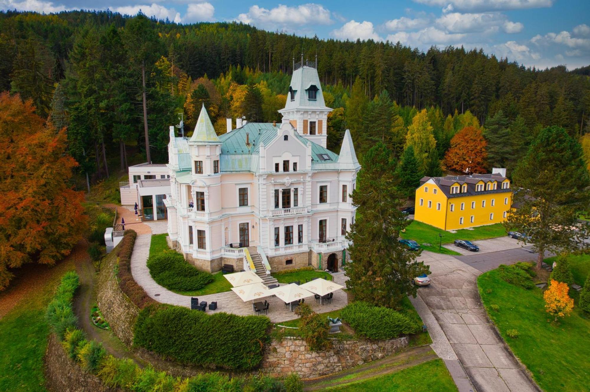 Hotel U Zamecku Cihelny カルロヴィ・ヴァリ エクステリア 写真