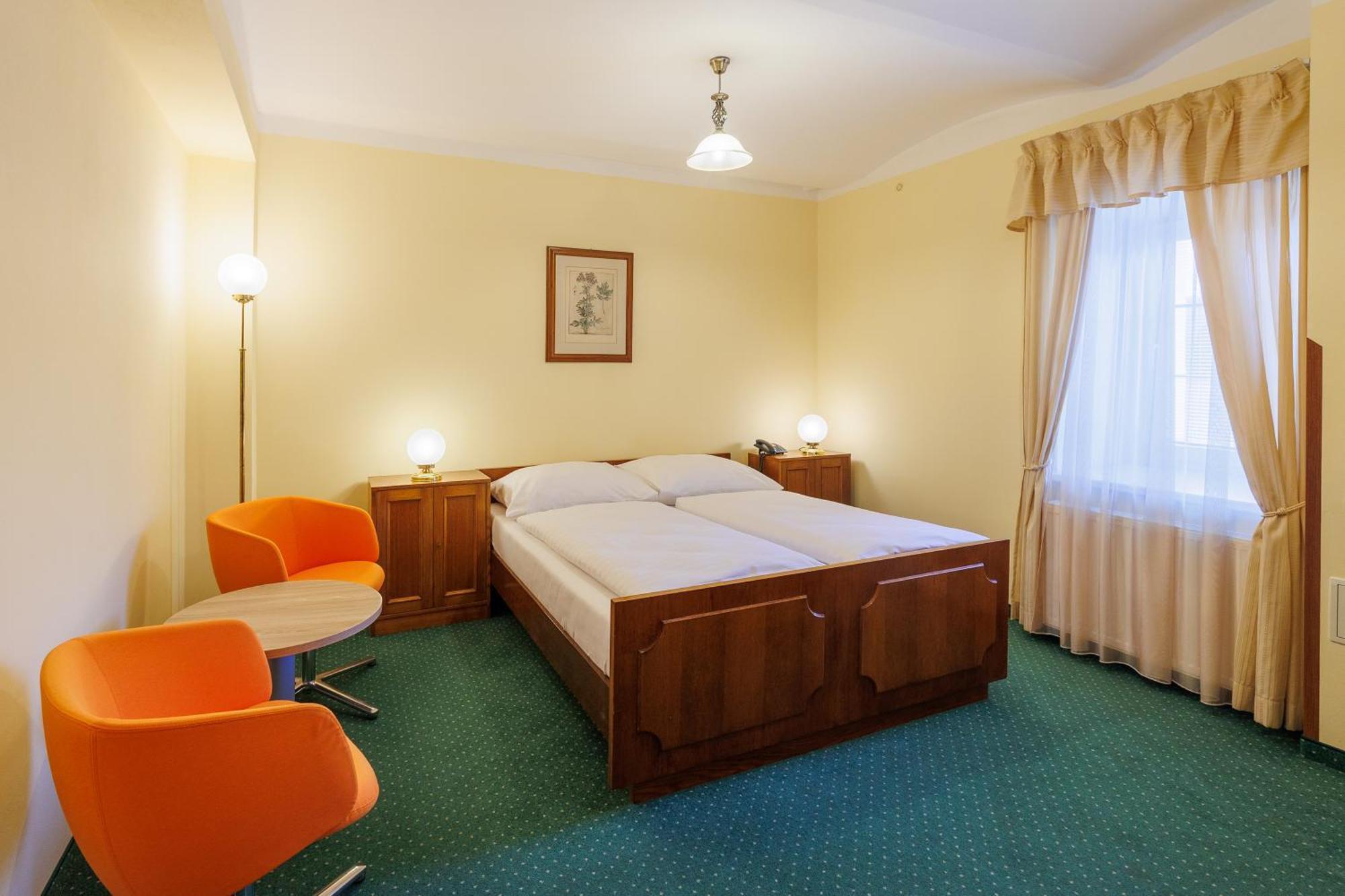 Hotel U Zamecku Cihelny カルロヴィ・ヴァリ エクステリア 写真