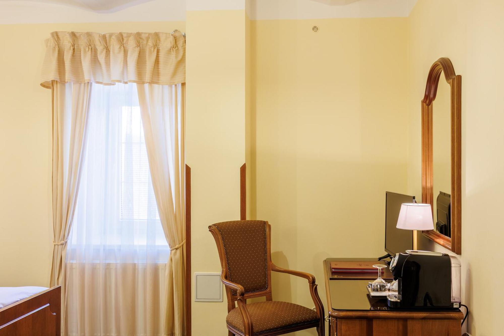 Hotel U Zamecku Cihelny カルロヴィ・ヴァリ エクステリア 写真