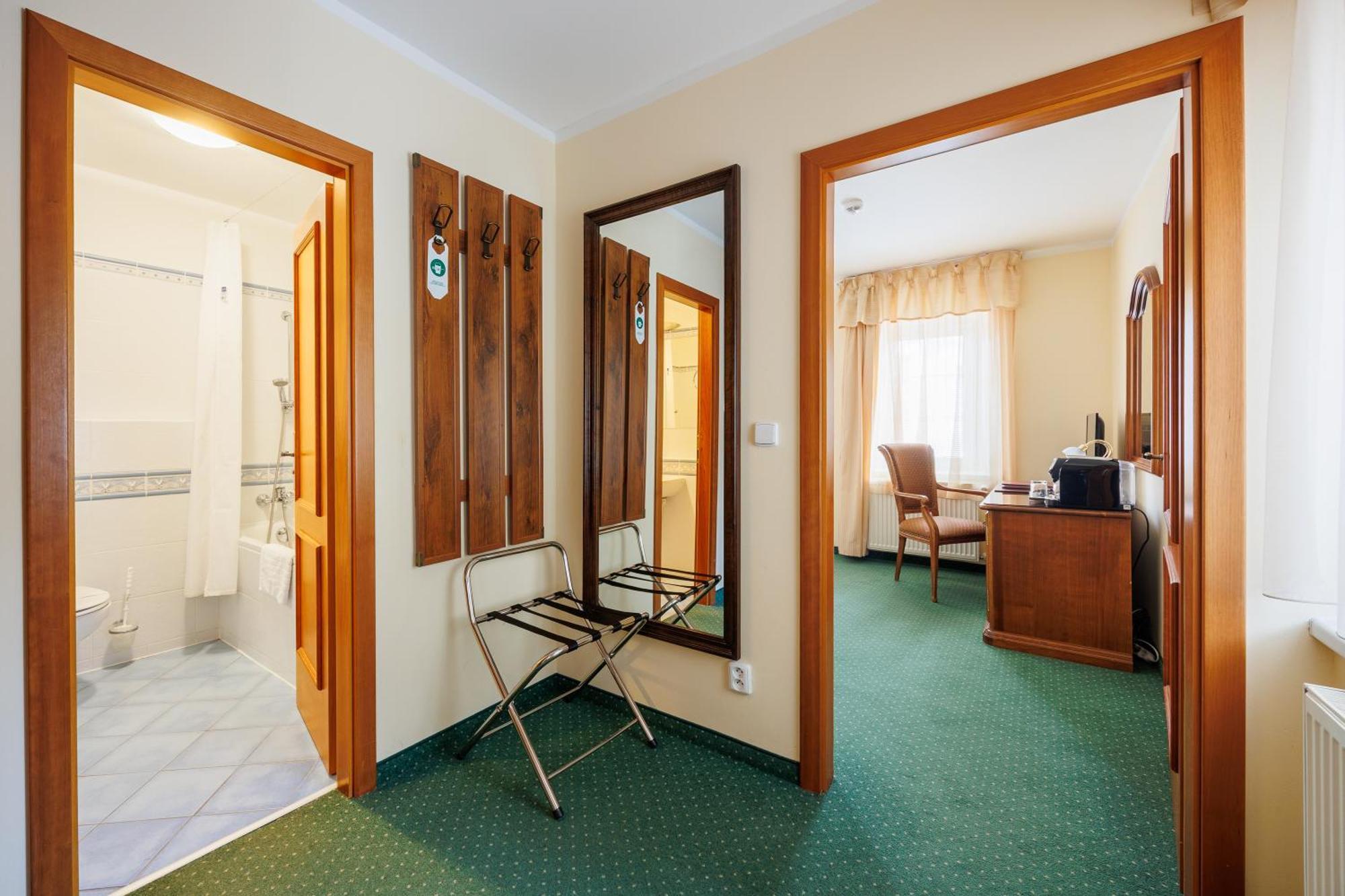 Hotel U Zamecku Cihelny カルロヴィ・ヴァリ エクステリア 写真