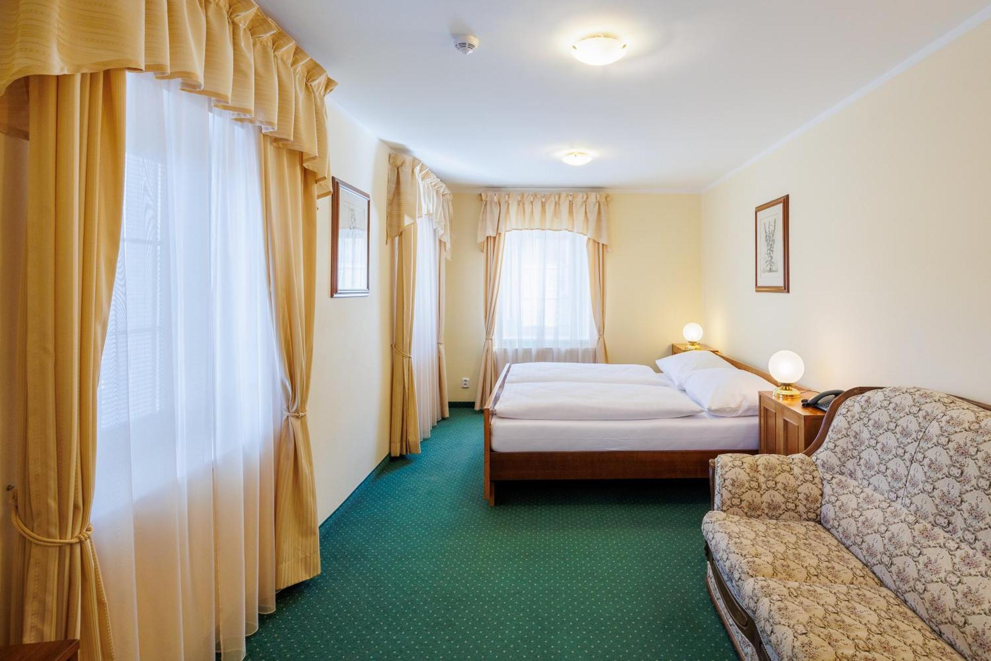 Hotel U Zamecku Cihelny カルロヴィ・ヴァリ エクステリア 写真